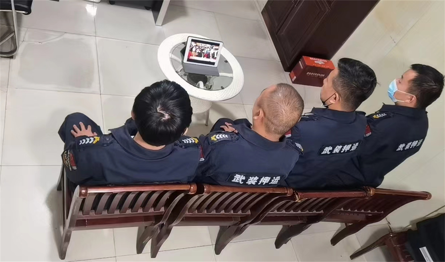 宿州市保安服務有限公司黨員干部職工收看黨的二十大開幕會盛況(圖5)